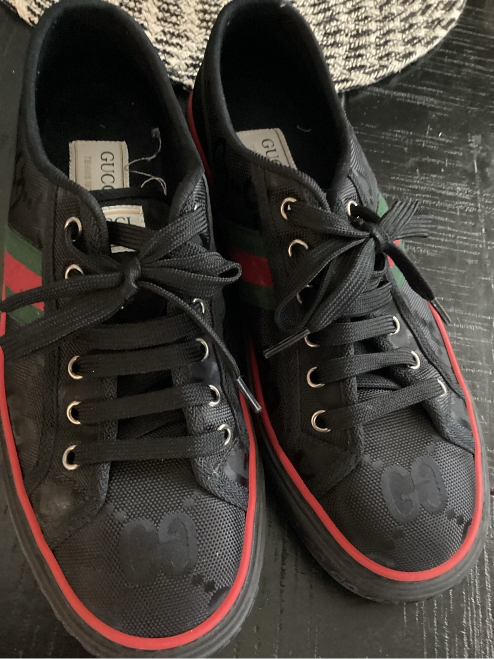 Gucci Black Low-Top Sneakers with Red & Green Stripe
